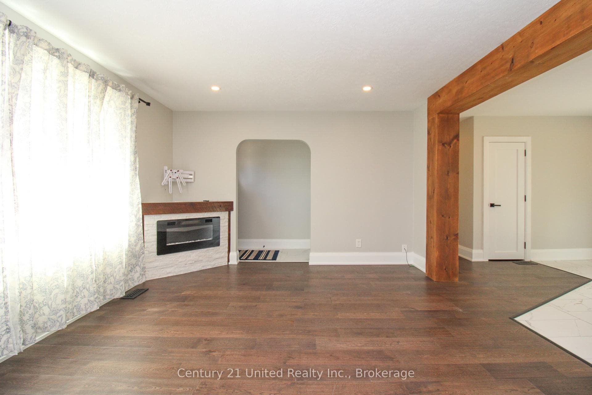822 Argyle Street photo 11
