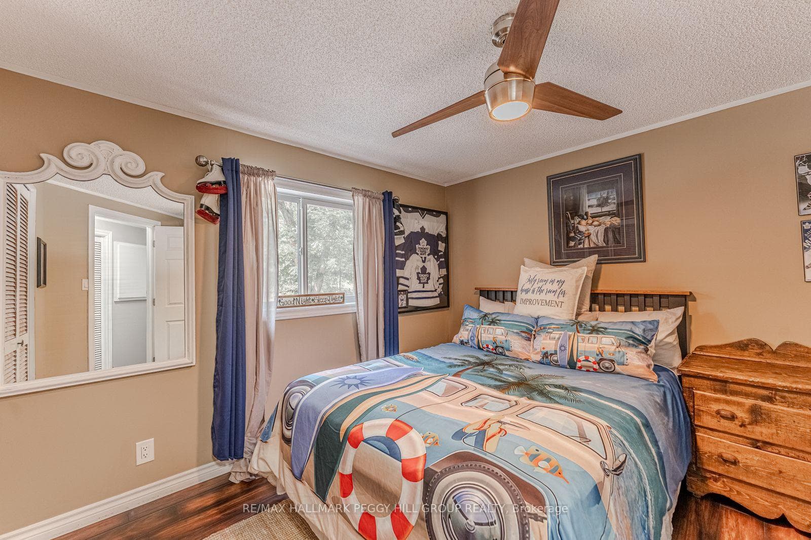 7498 Island Crescent photo 11
