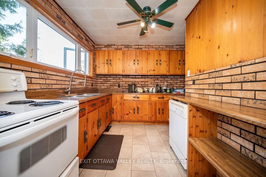 30 ALDER Crescent photo 21