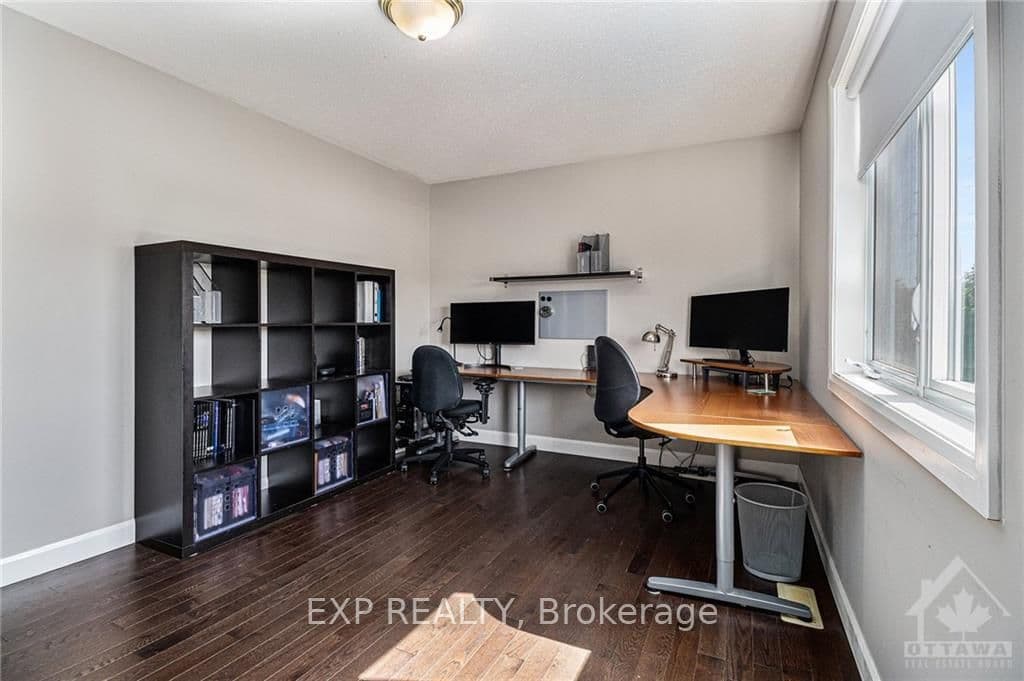 24 GREENPOINTE Drive photo 23