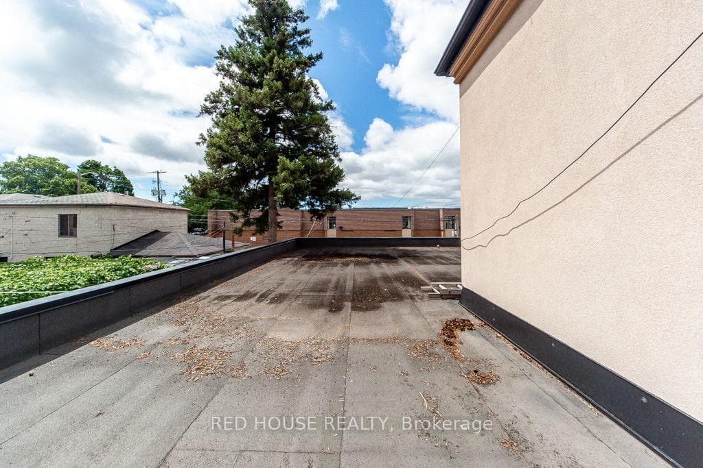 658 Vaughan Road photo 26