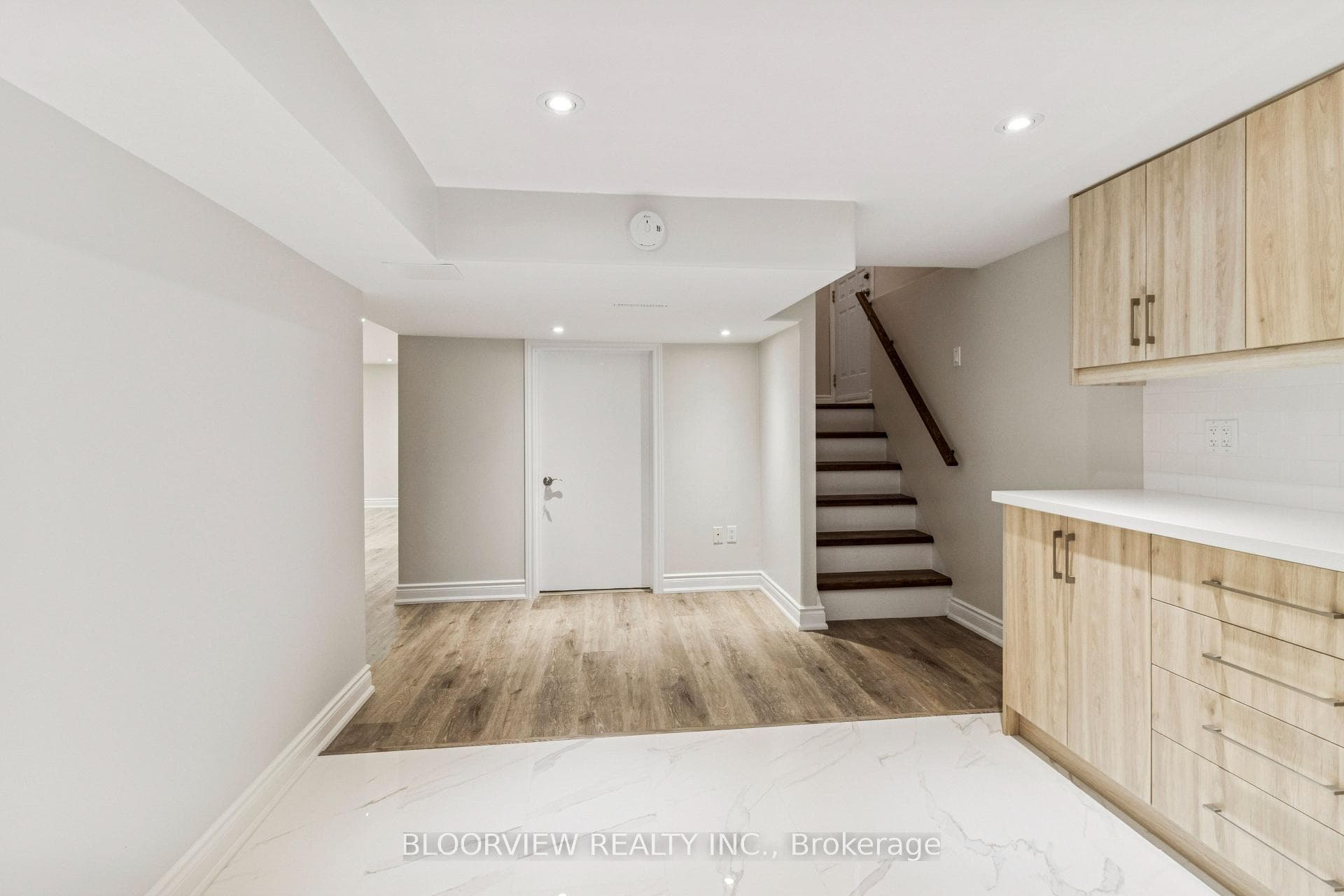 8 Waddington Crescent photo 28