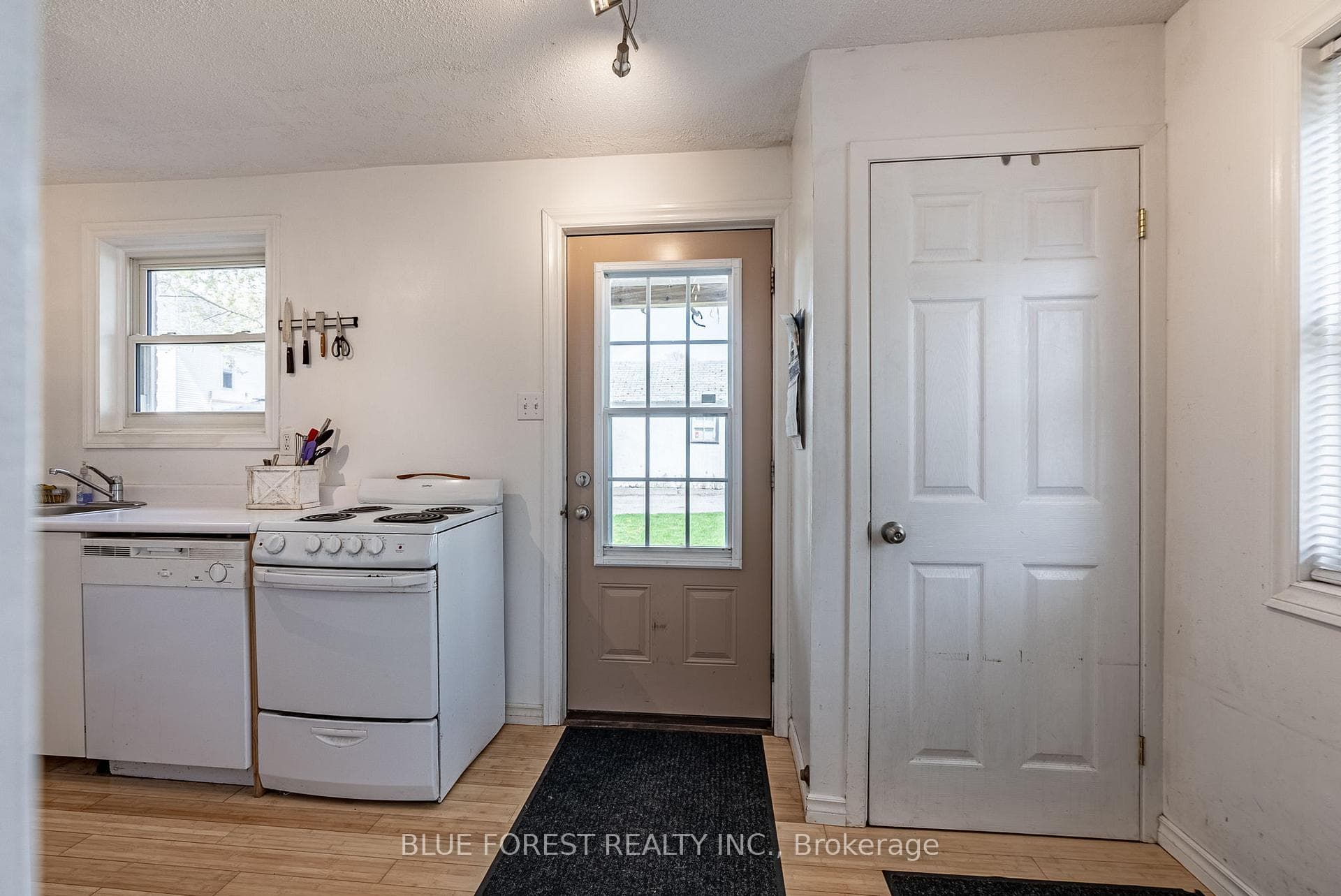 175 Peter Street photo 4
