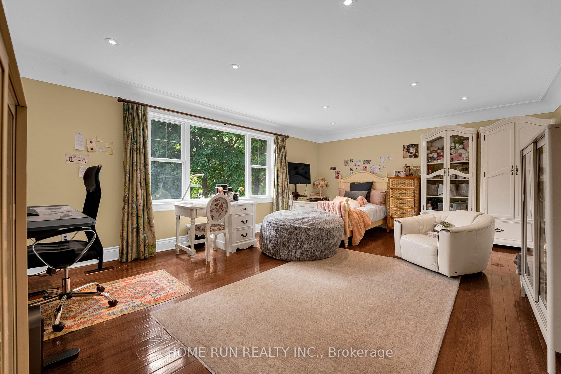 275 BUCHAN Road photo 35