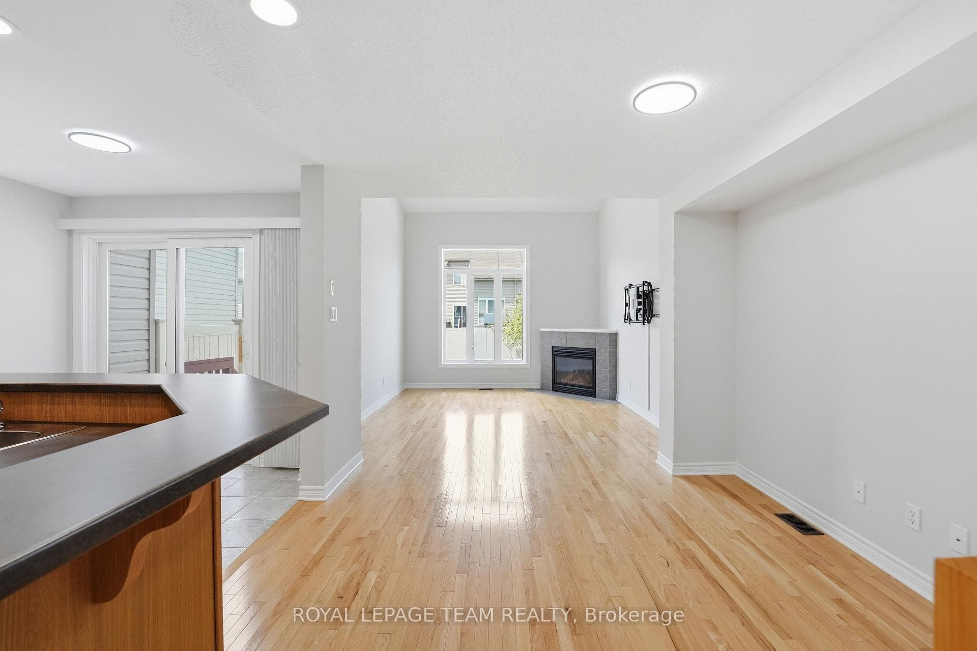239 Tandalee Crescent photo 13