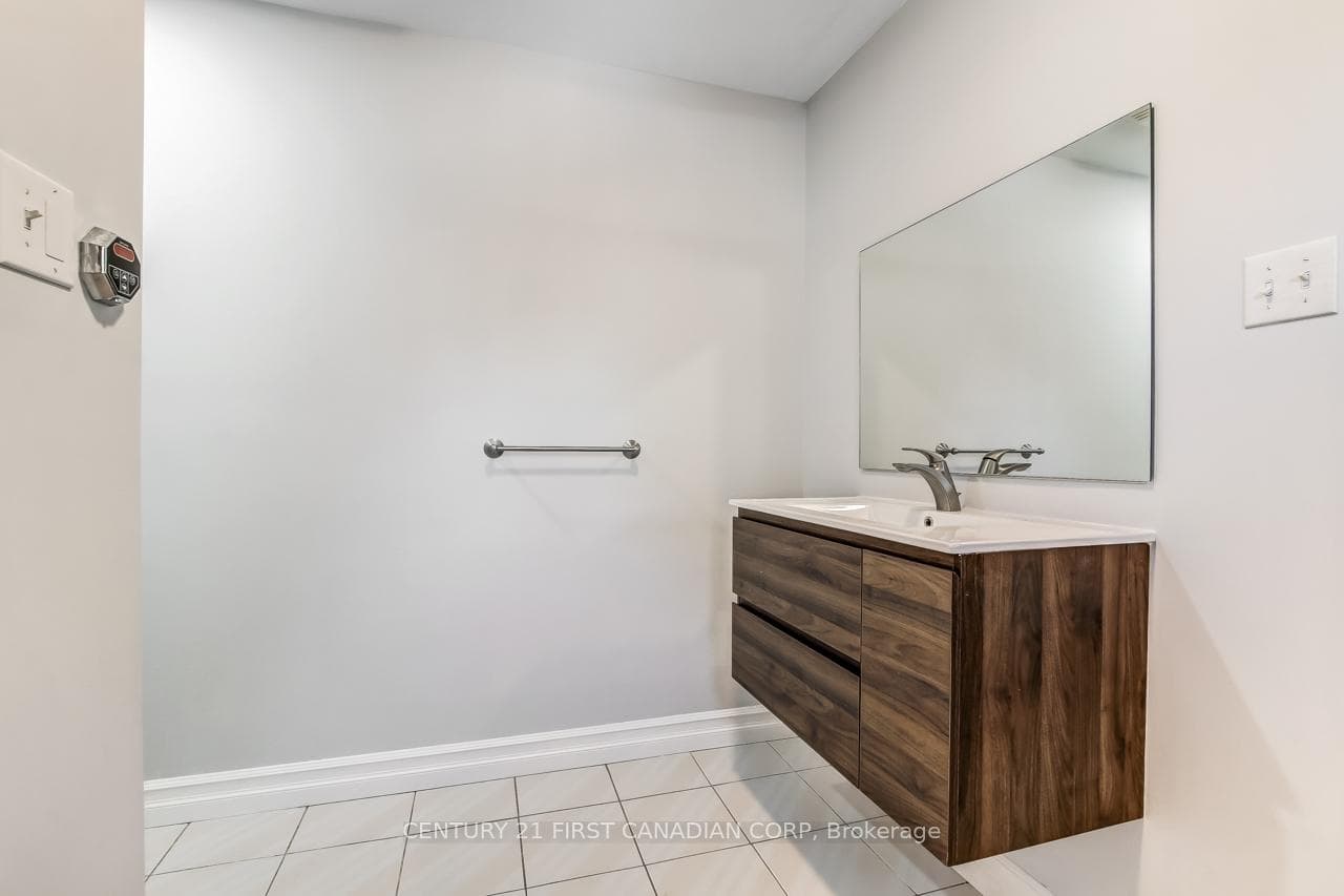9 McLachlin Place photo 17