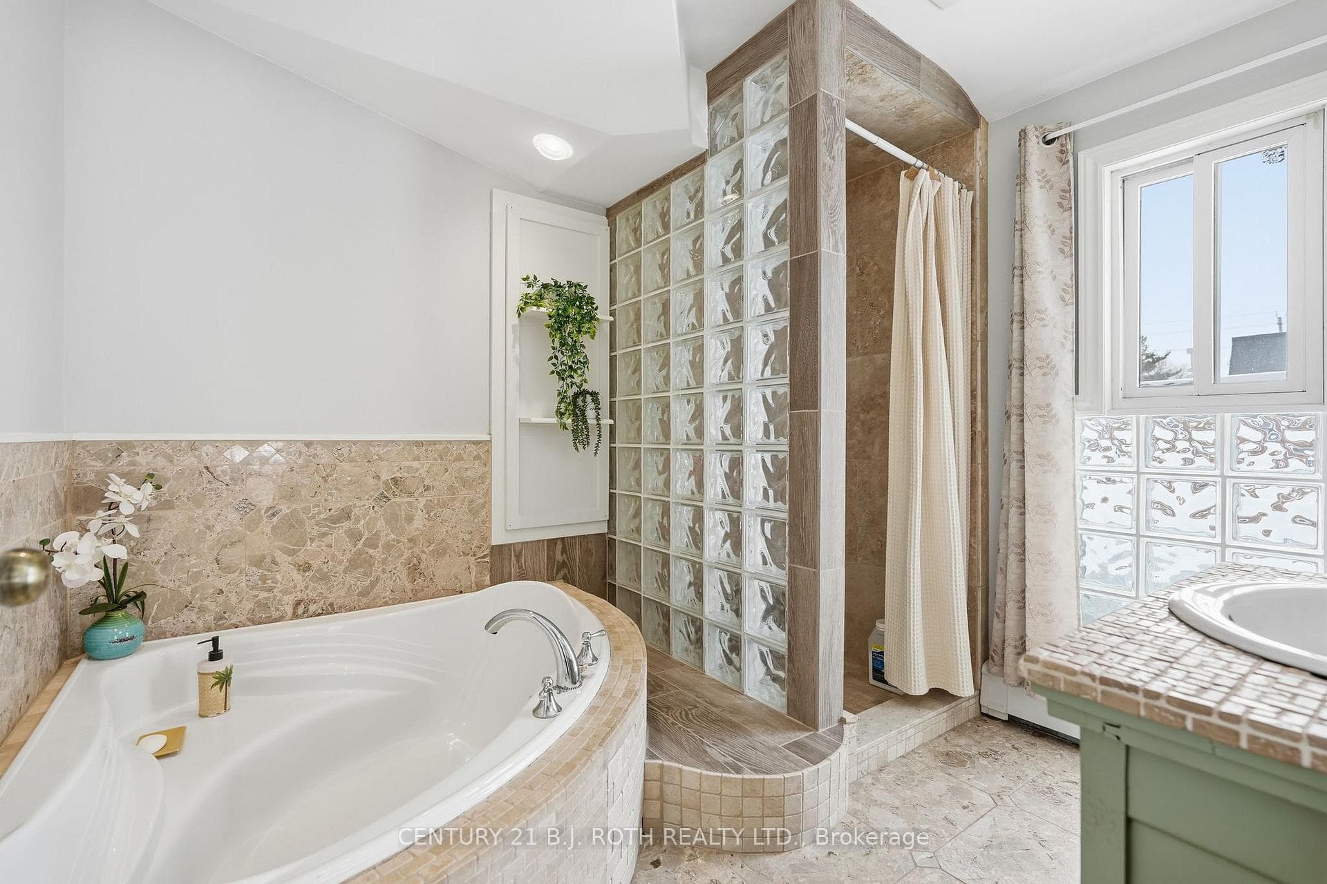 116 Burton Avenue photo 32