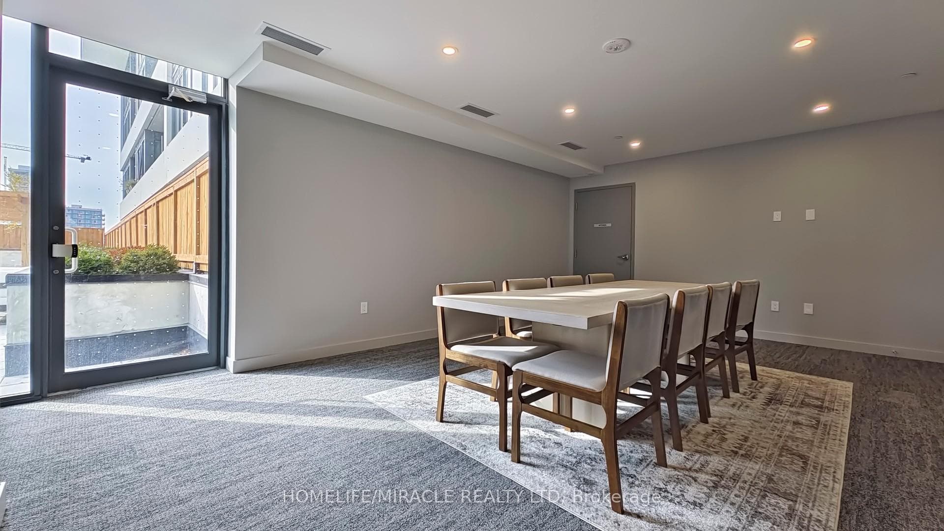 859 The Queensway N/A Unit 805 photo 34