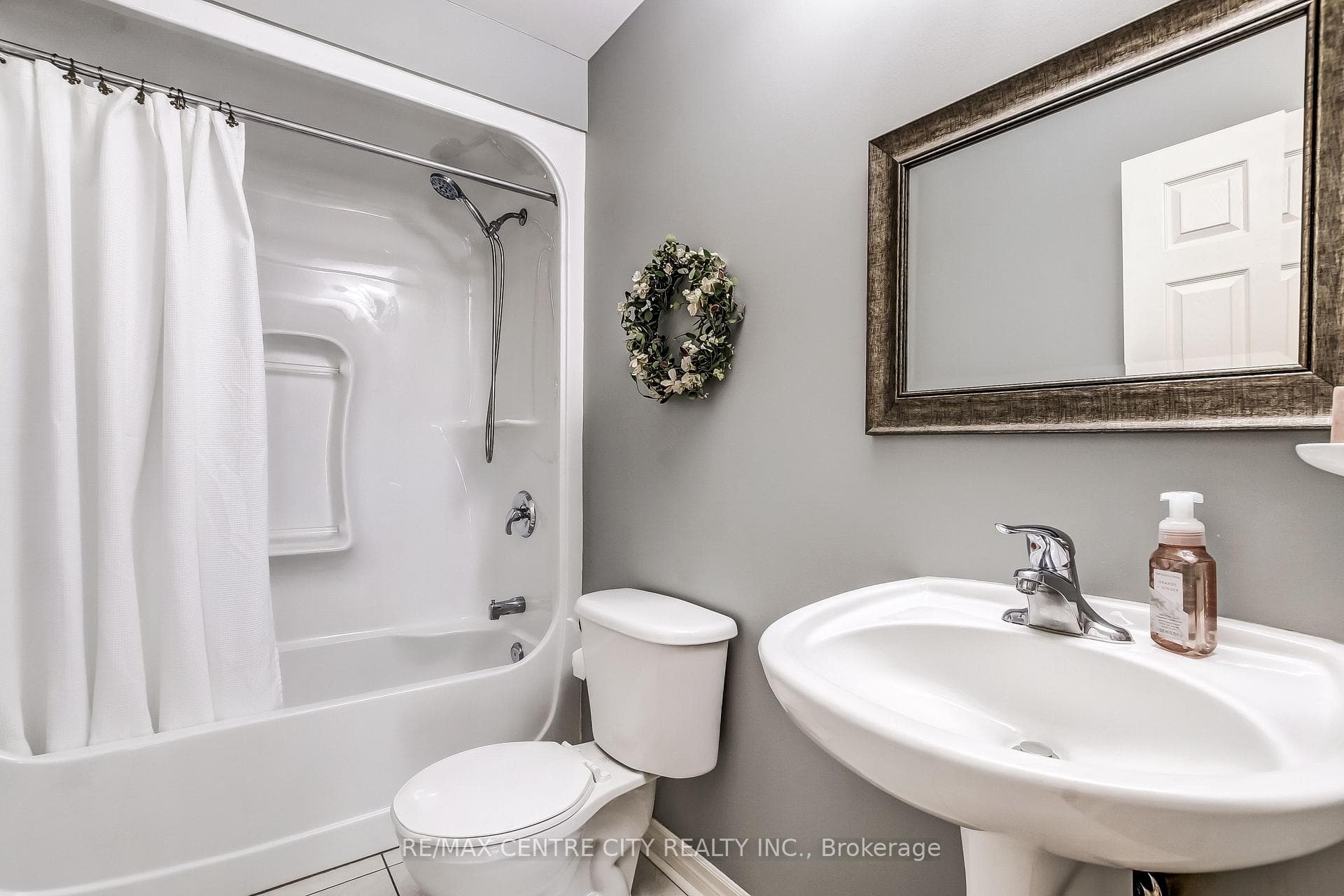 34 Lightbourne Avenue photo 16