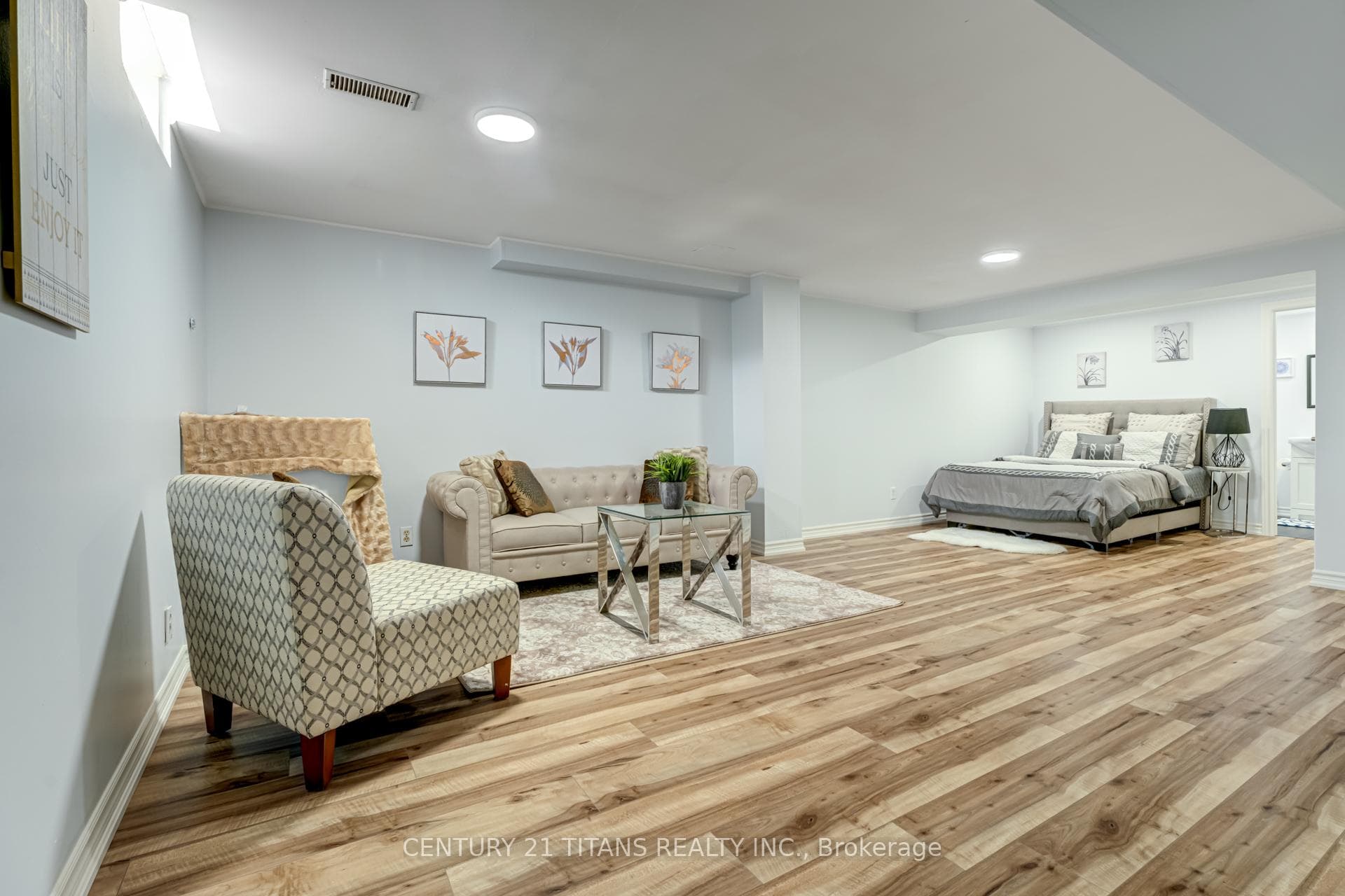 1086 Venus Crescent photo 28