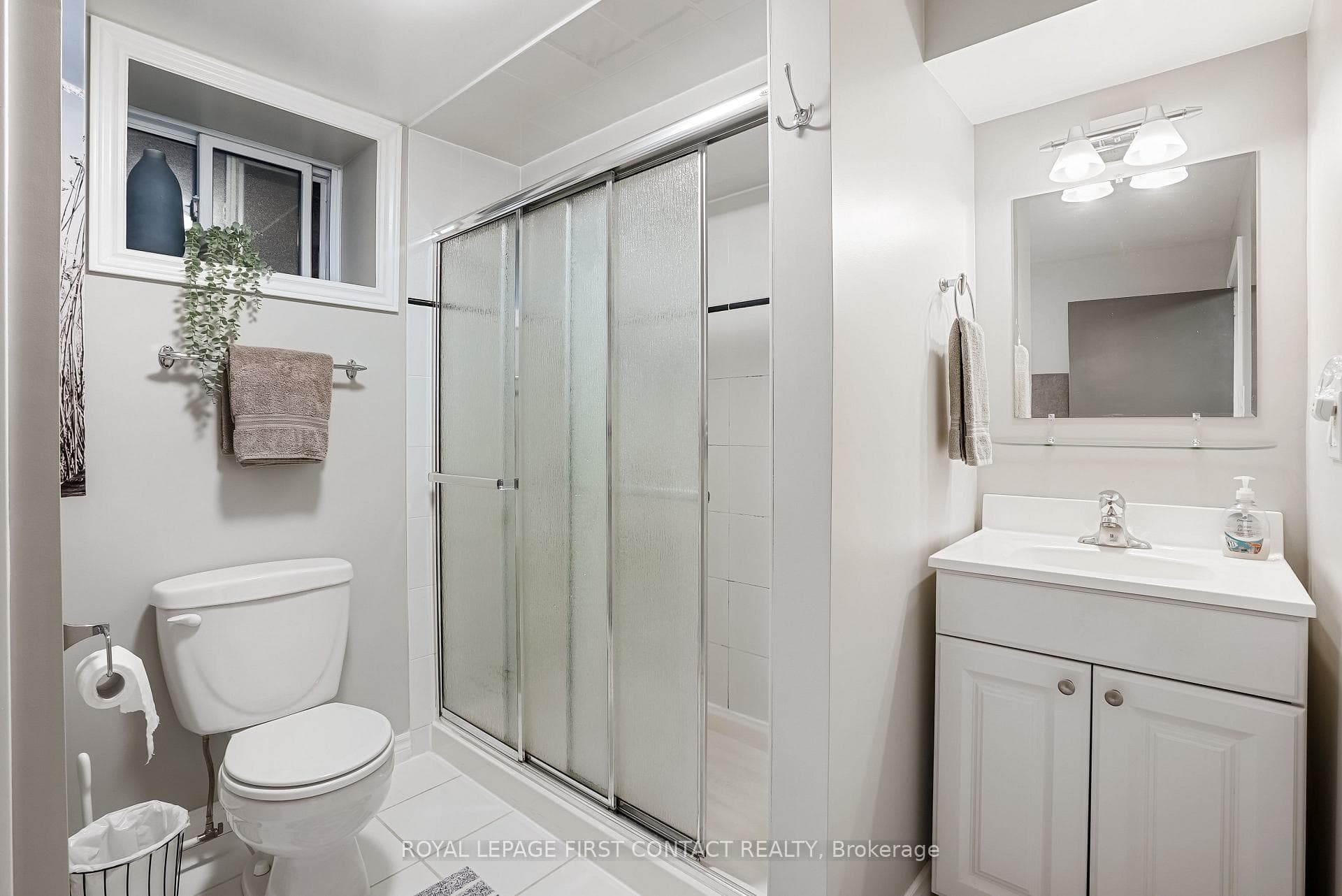 2053 Chantler Street photo 31
