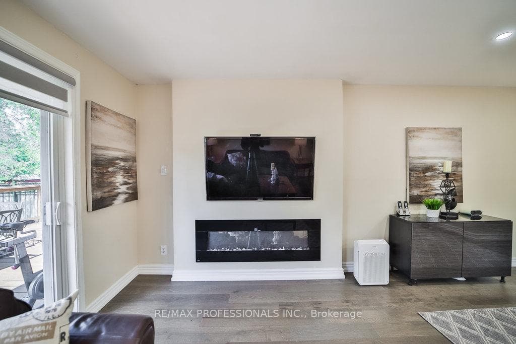 32 Oakridge Drive photo 9