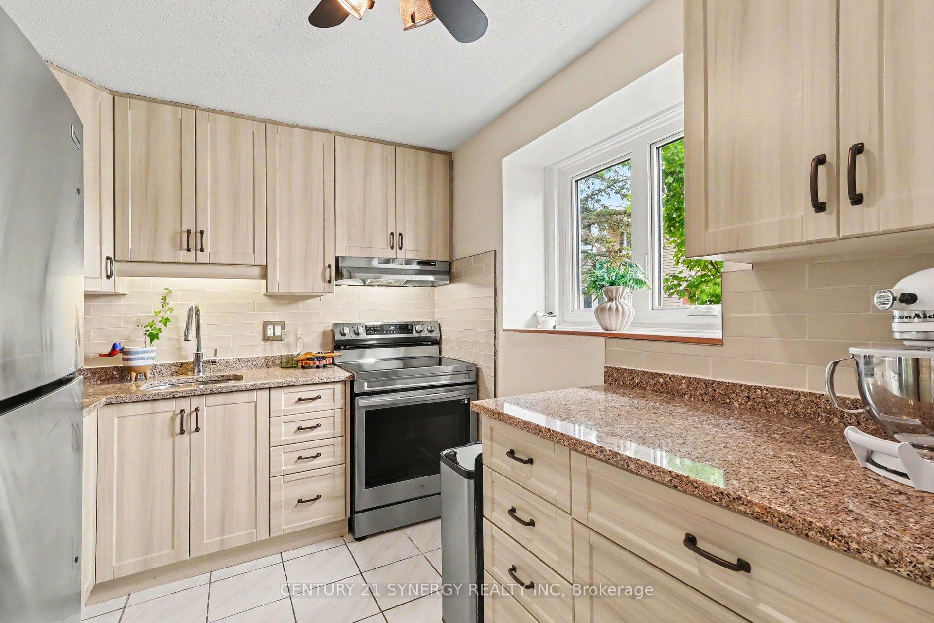 1718 Lamoureux Drive Unit C photo 12