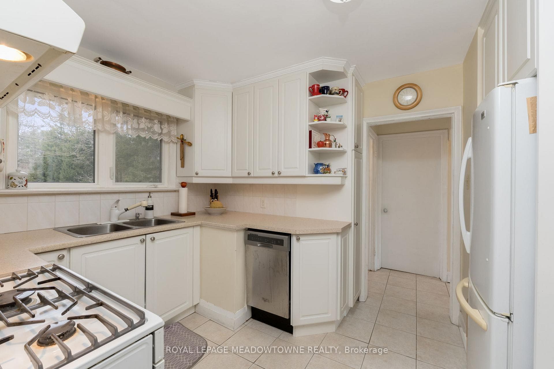 208 Martin Street photo 17
