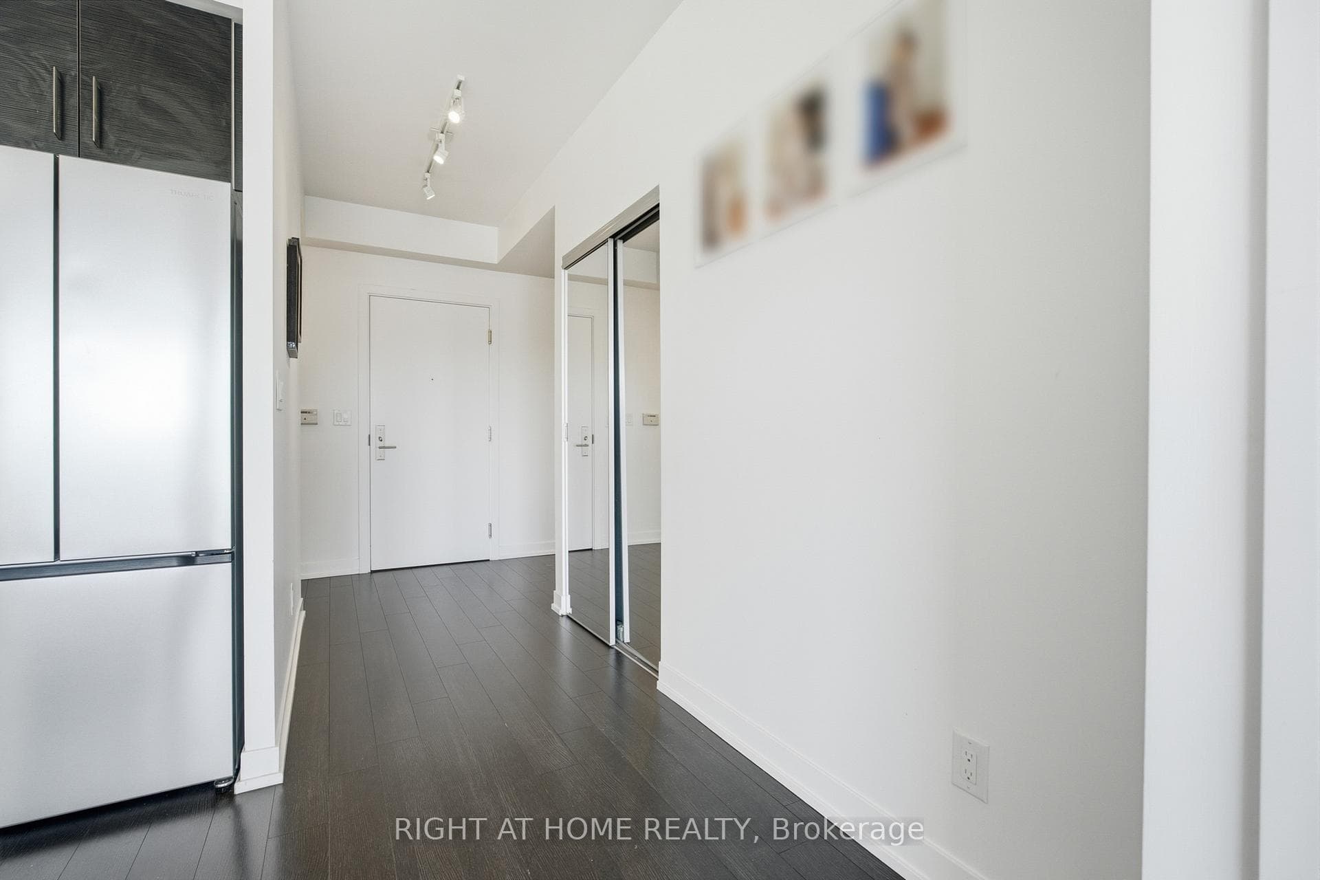 5101 Dundas Street Unit 411 photo 3