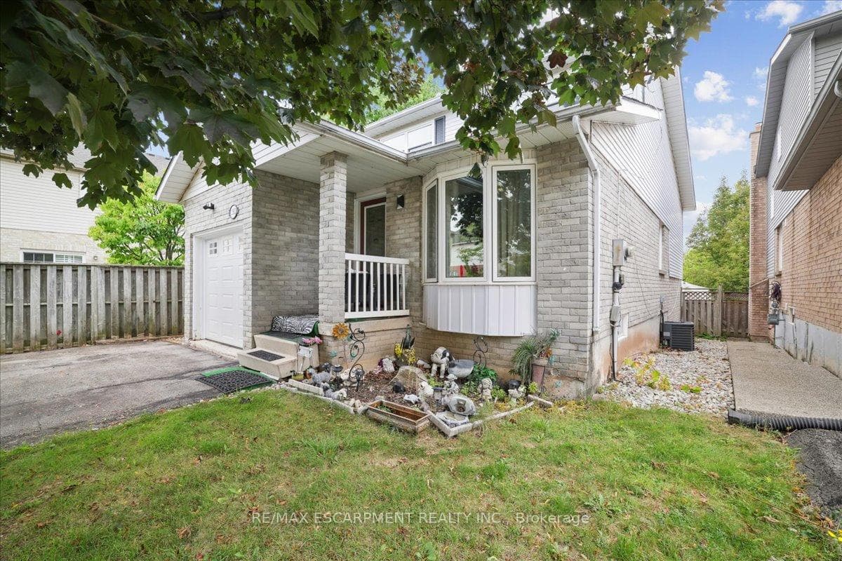 1582 Riley Avenue photo 3