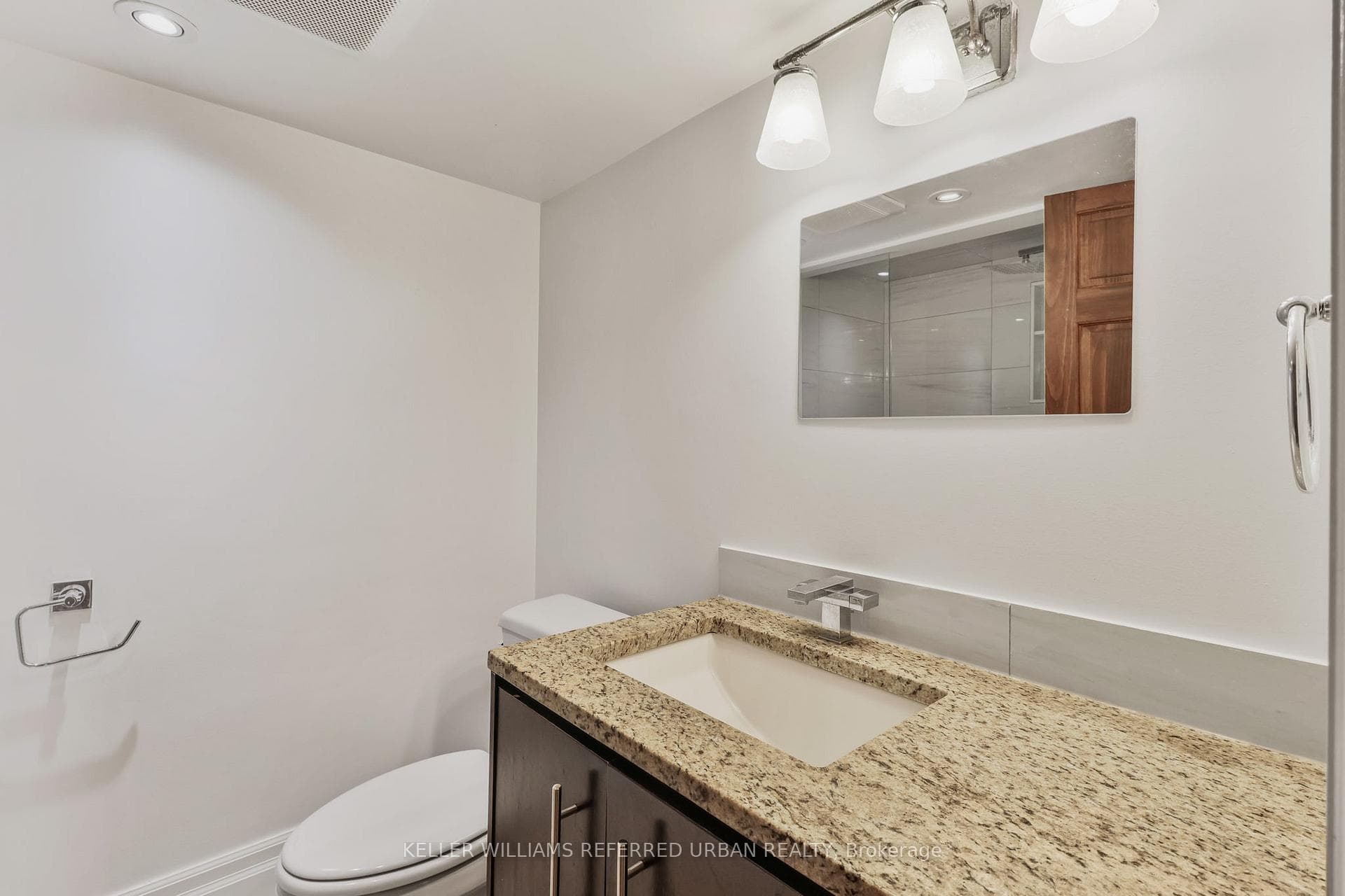 25 Carscadden Drive Unit Lower photo 9