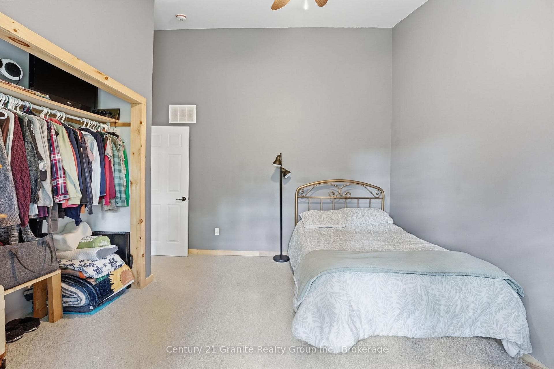1048 Bacon Road photo 10