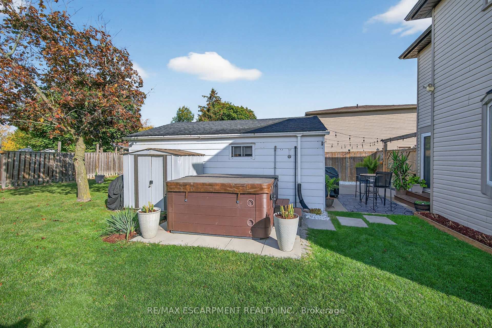 211 Birchcliffe Crescent photo 44