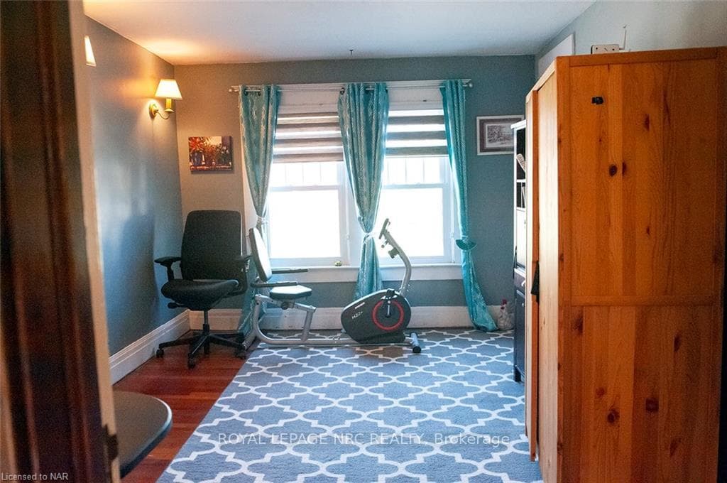 Upstairs hall between bedrooms