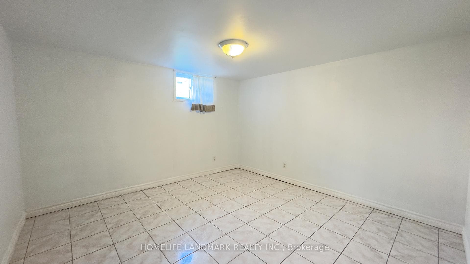 35 Lambeth Square Unit (Bsmt) photo 5