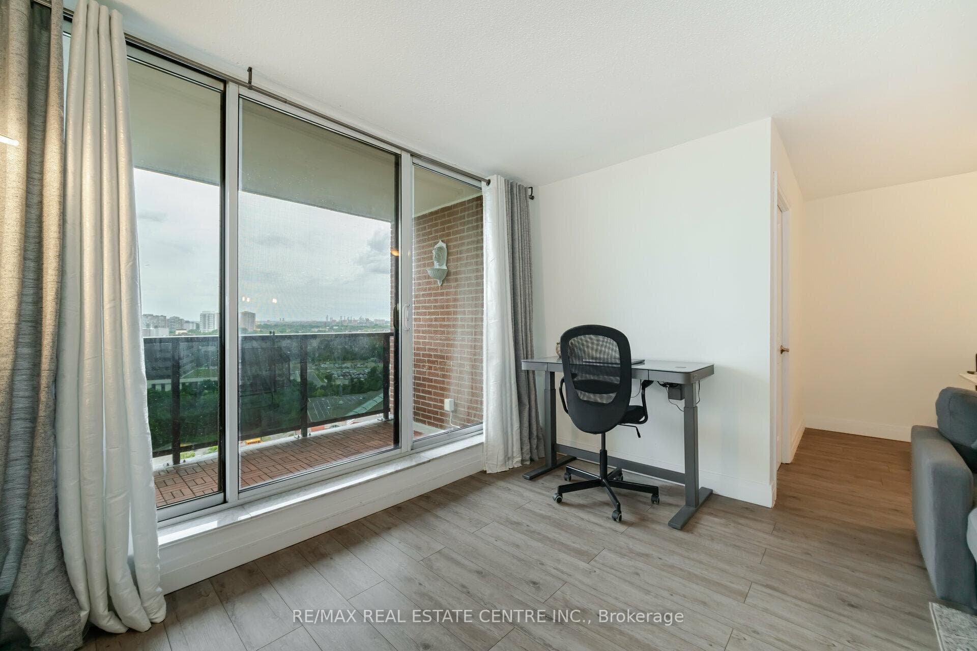 85 Emmett Avenue Unit 2006 photo 18