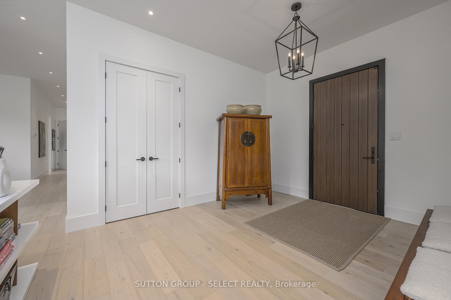 Spacious foyer