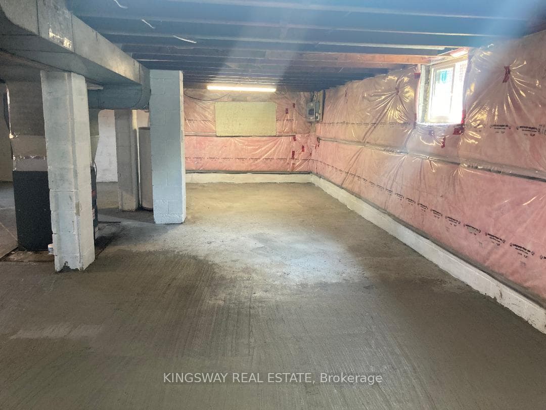 526 Beach Road photo 38