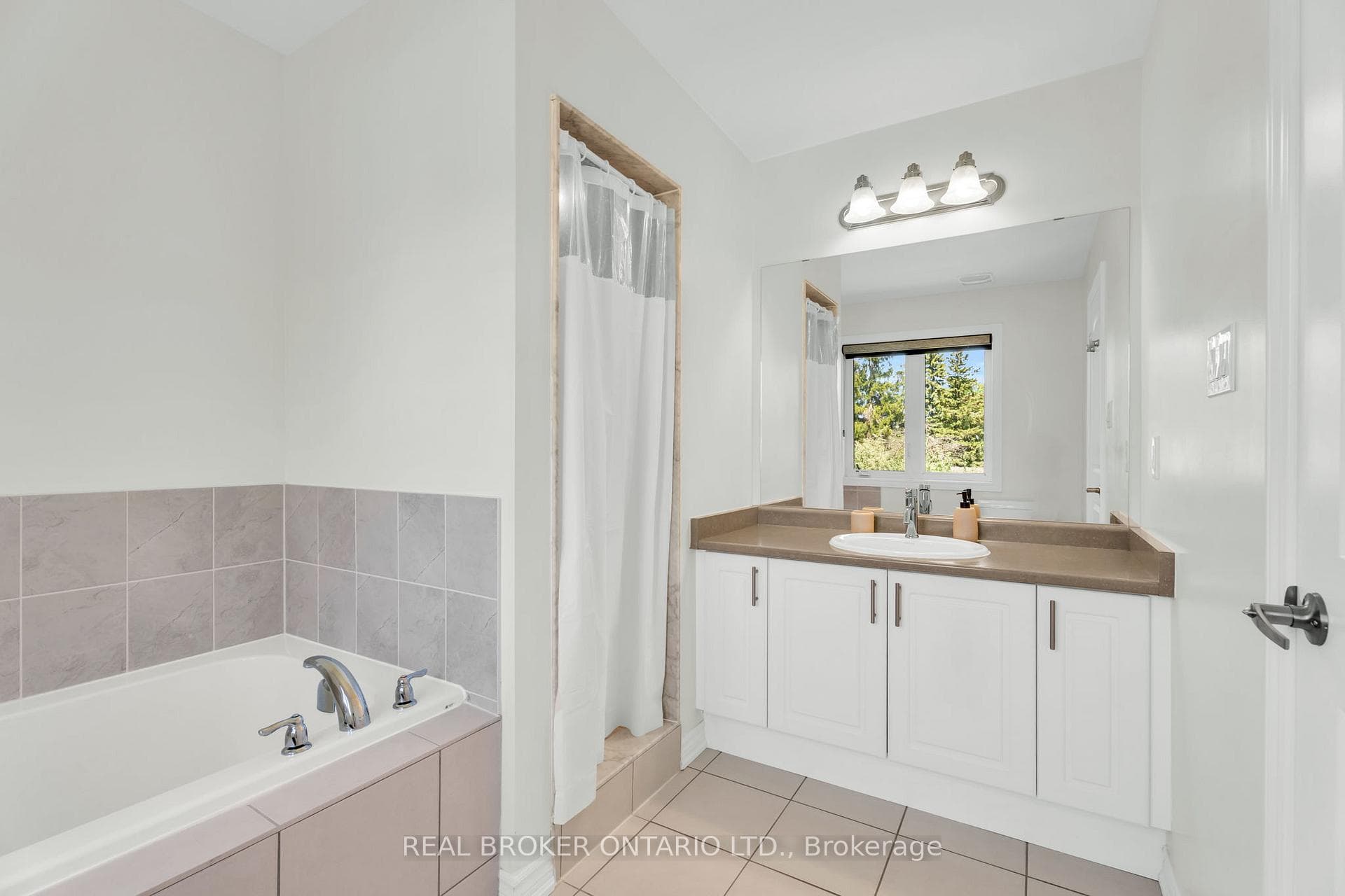 125 Werry Avenue photo 27
