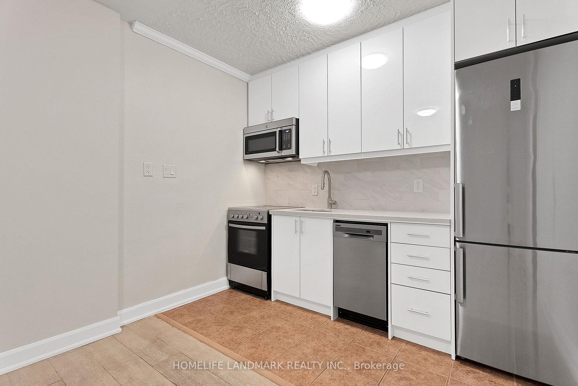 448 Spadina Road Unit 302 photo 5