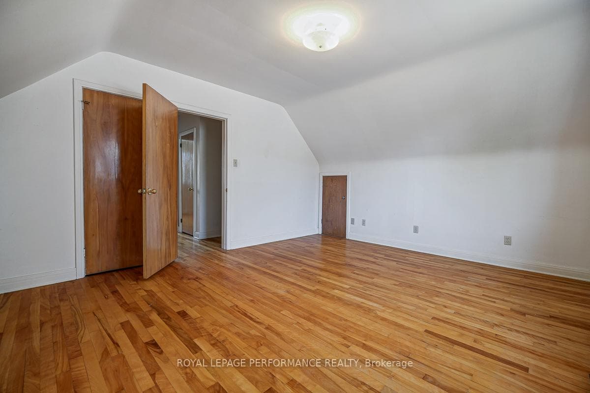 535 Dunbrack Street photo 24