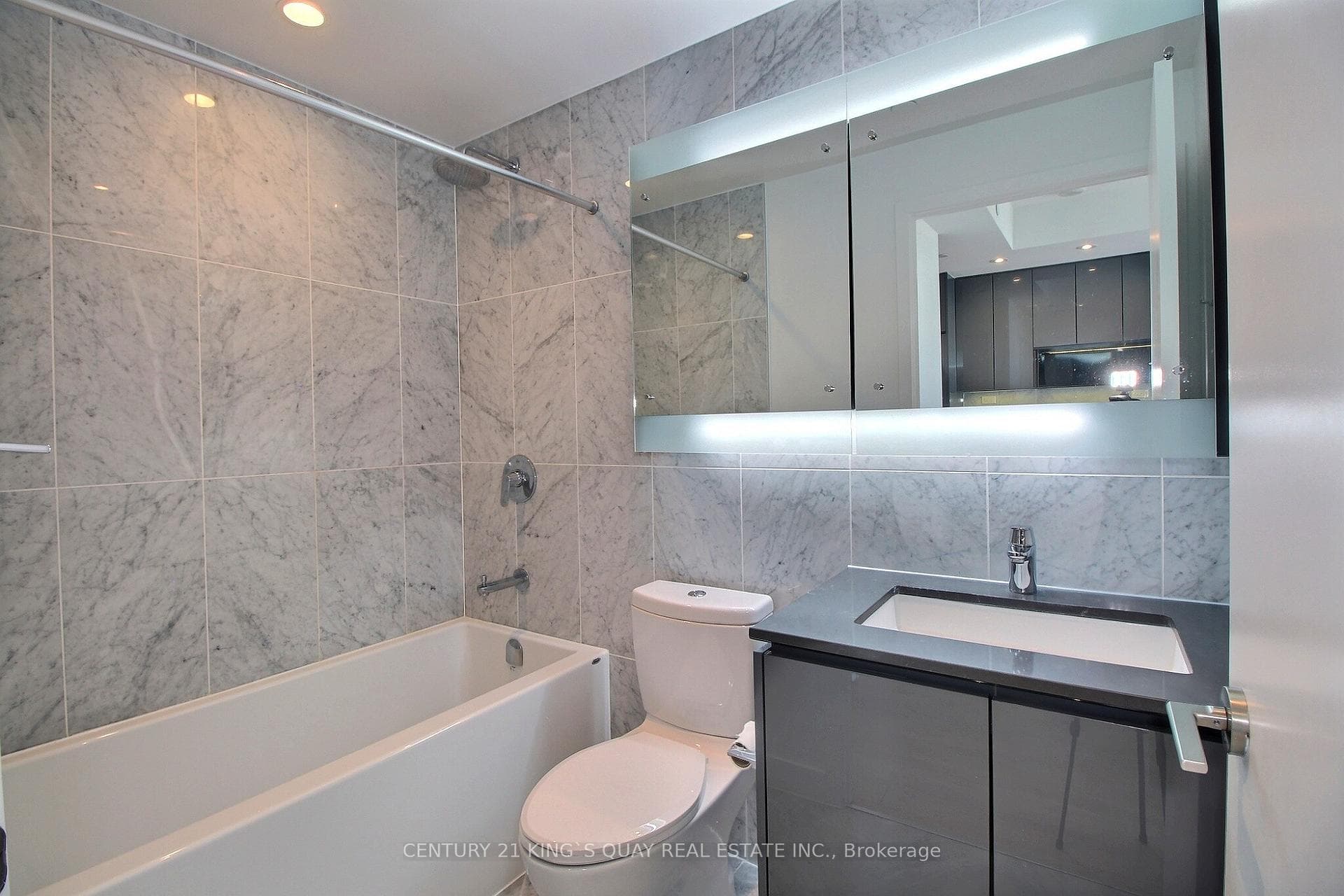 115 Mcmahon Drive Unit 1508 photo 9