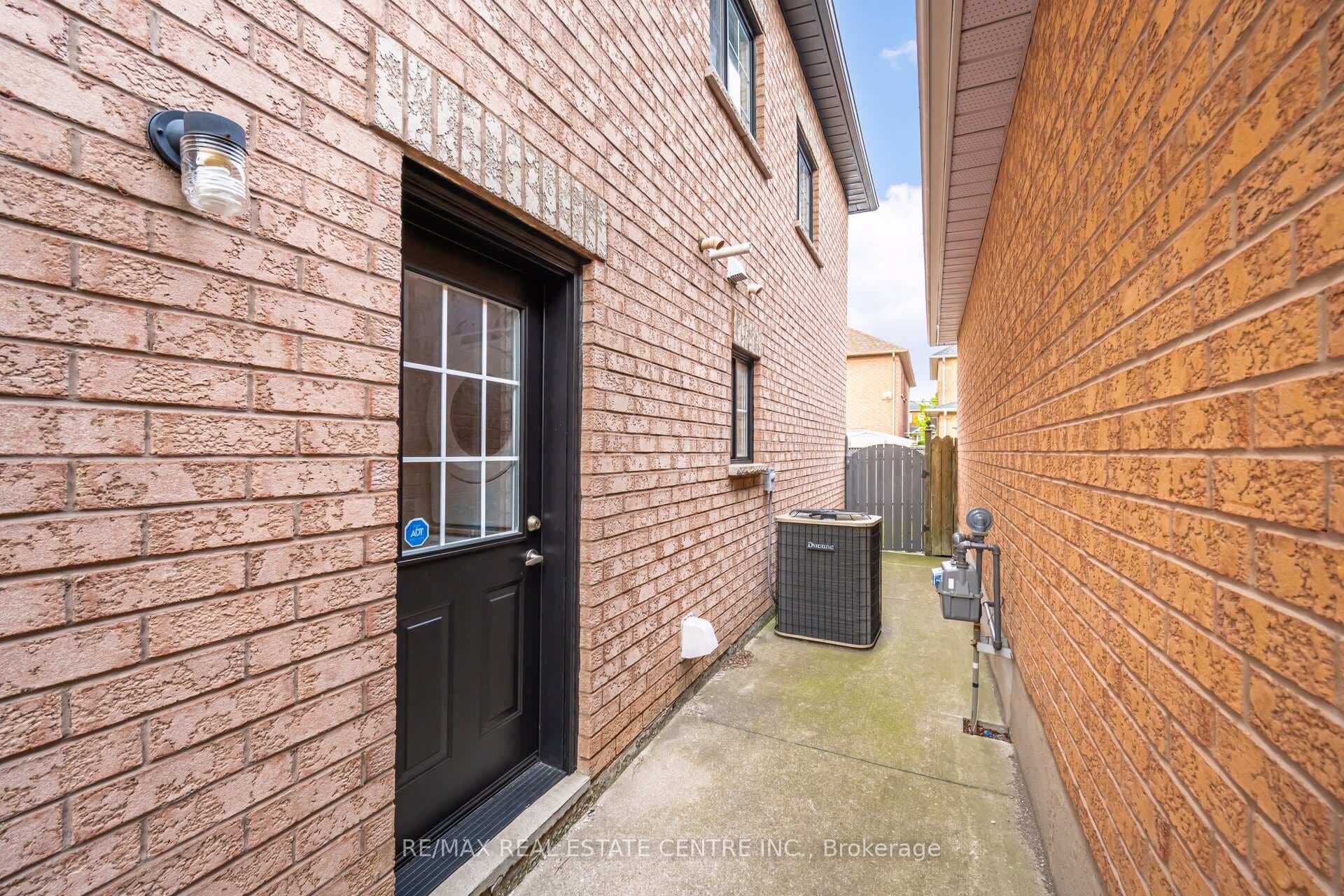 12 Sheldon Drive photo 39