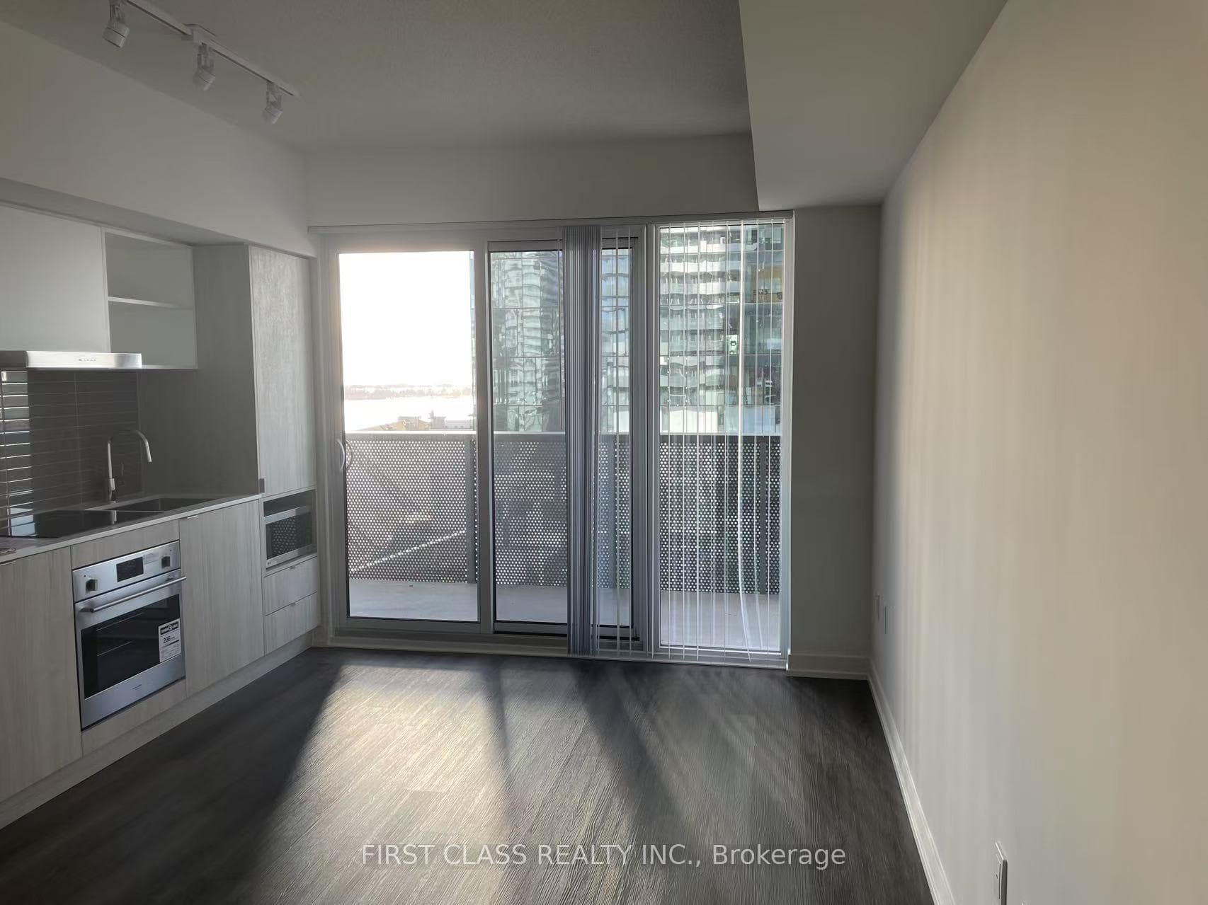 138 Downes Street Unit 1510 photo 2