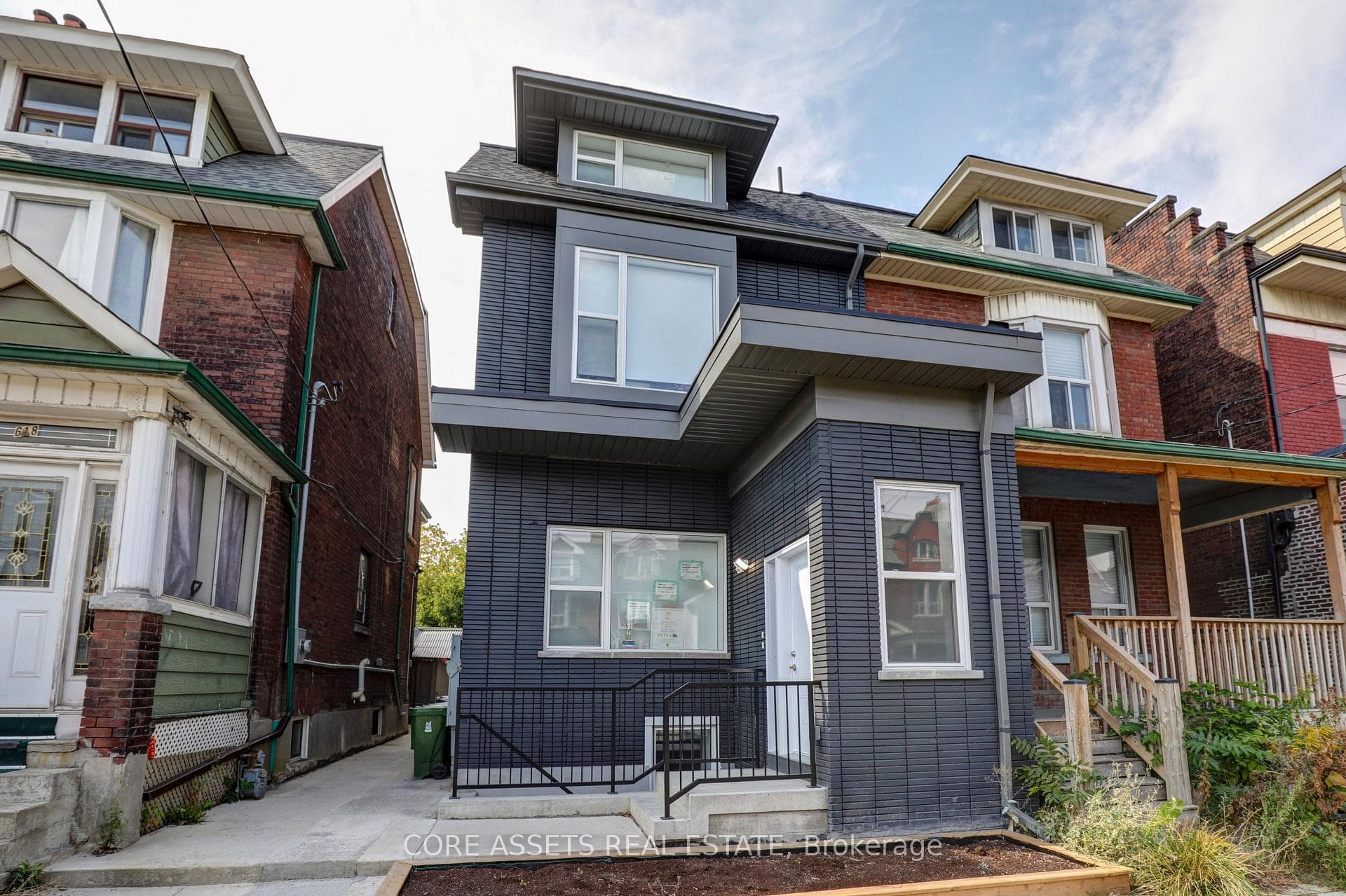 620 Bathurst Street Unit D photo 8