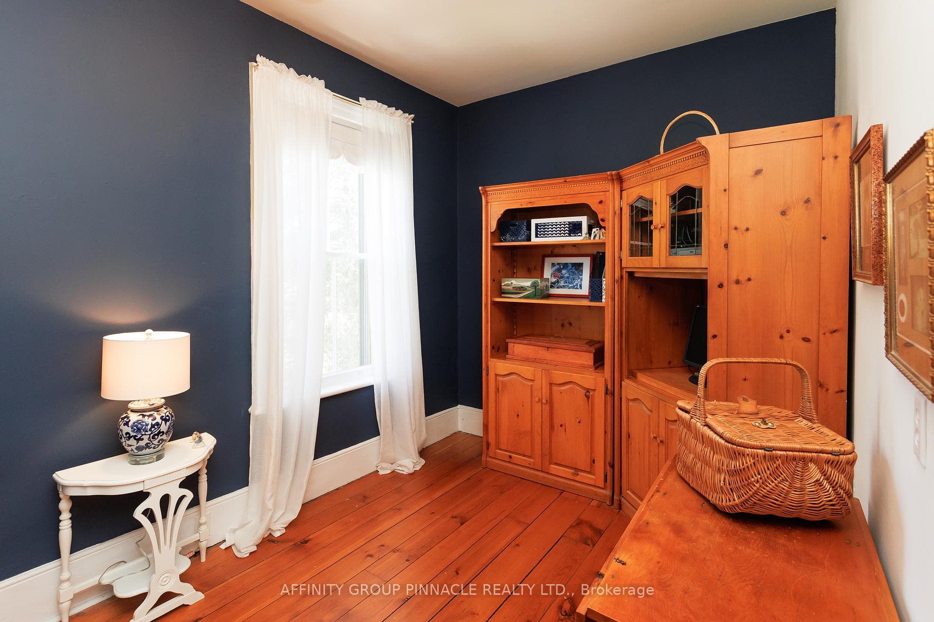 145 King Street photo 40