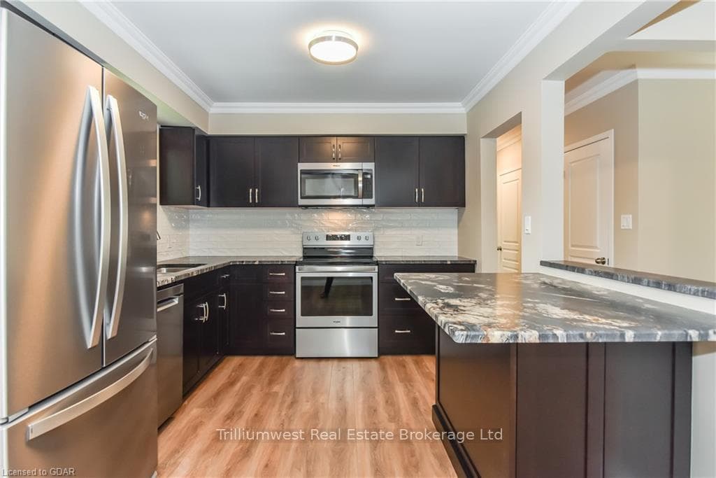 25 NICKLIN Crescent photo 11