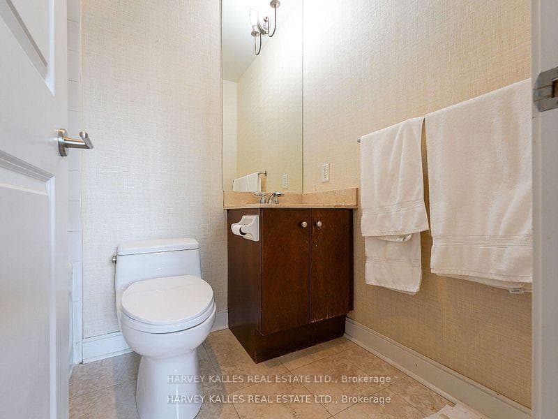 18 Yorkville Avenue Unit 1305 photo 13