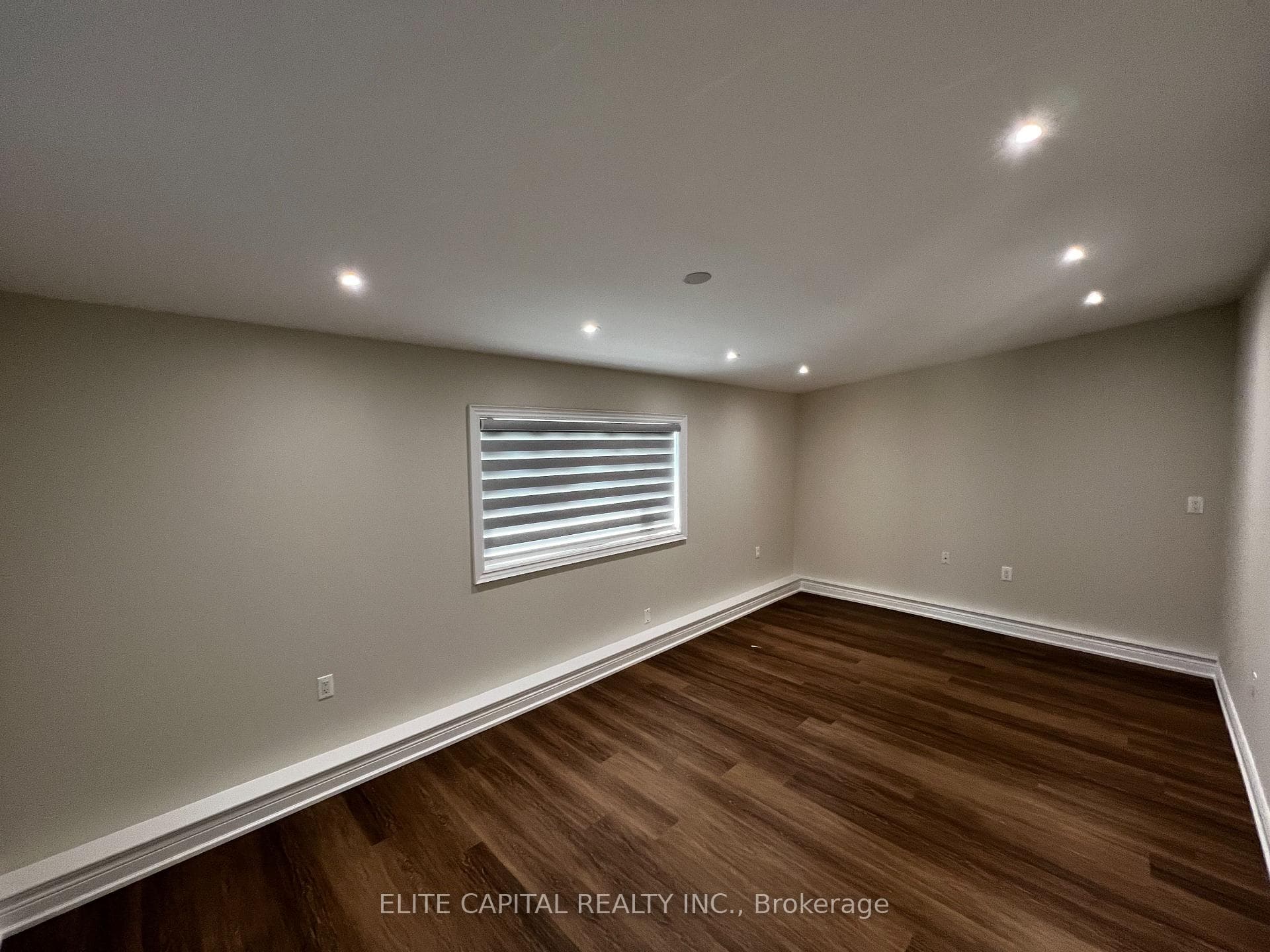 192 Brookbanks Drive photo 9