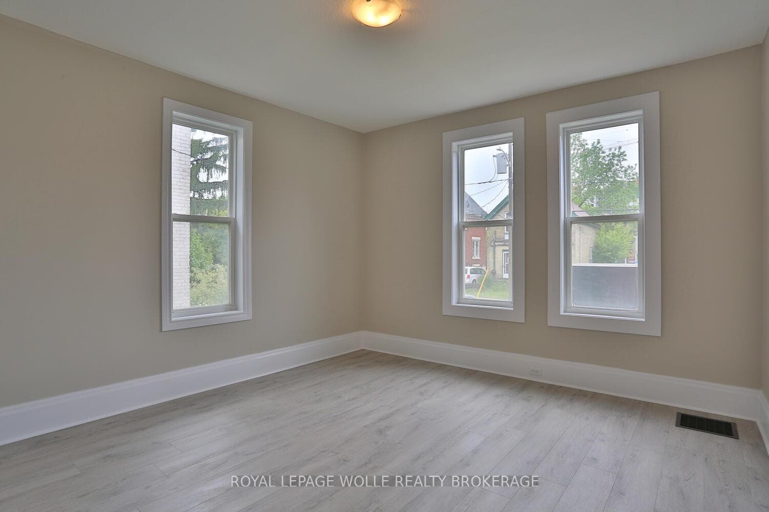 240 DUKE Street photo 7