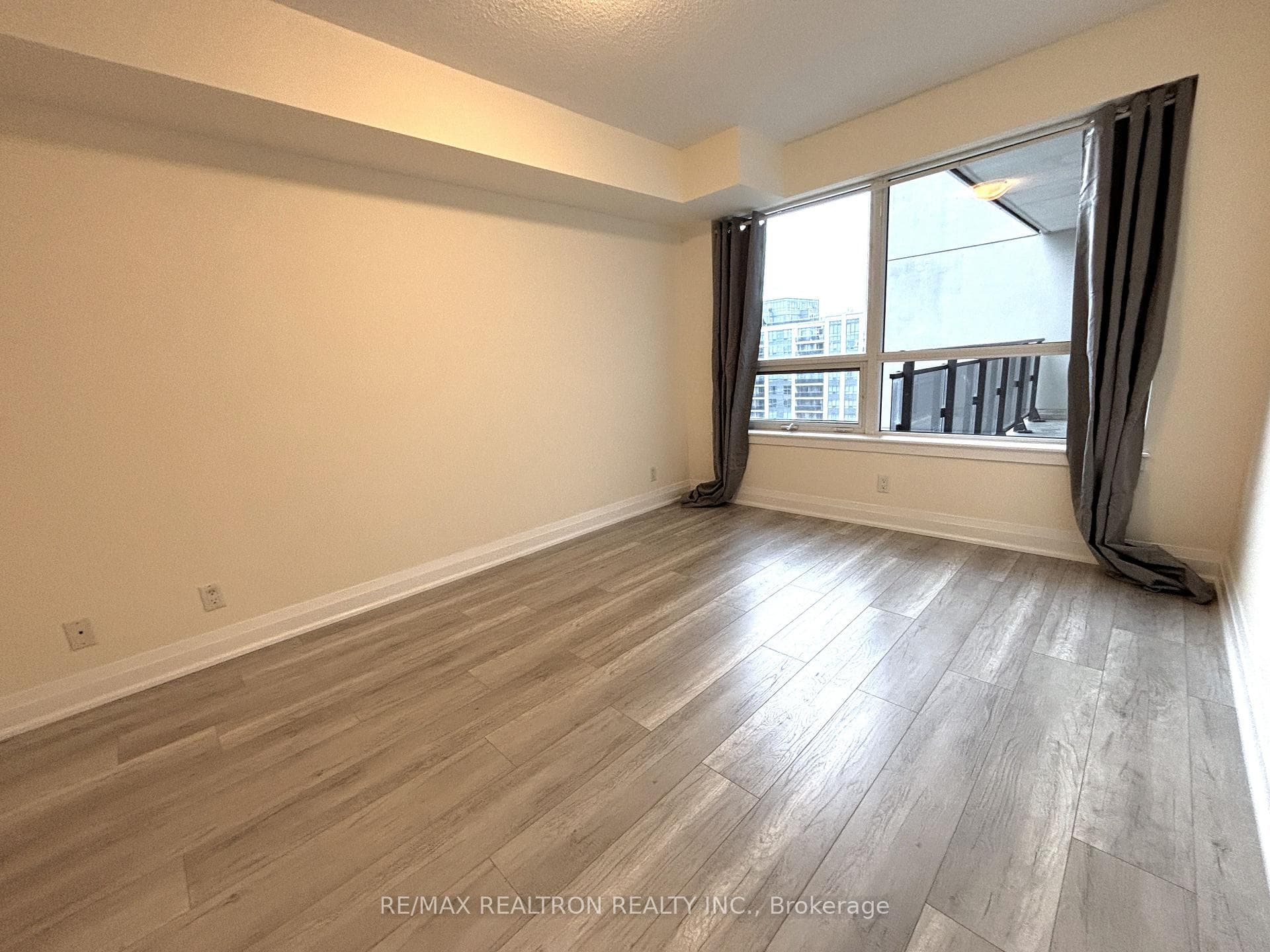 370 Highway 7 Road Unit 901 photo 7