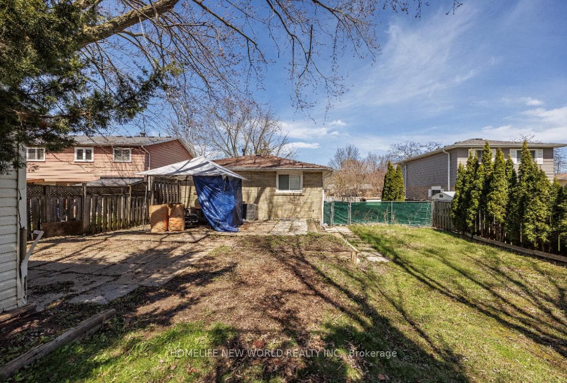 756 Elgin Street photo 9