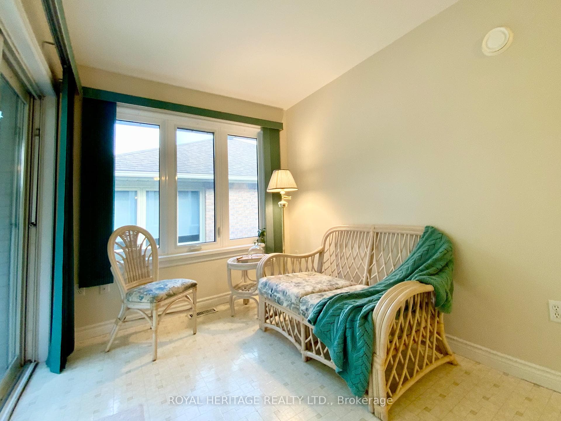 25 Hillview Drive photo 10