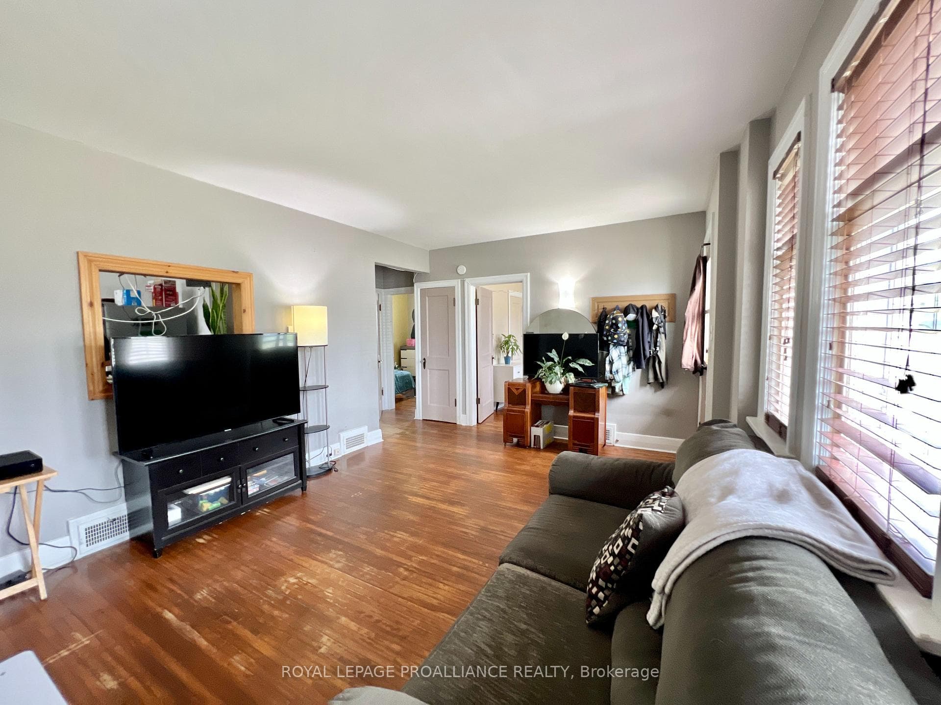 126 Sidney Street photo 4