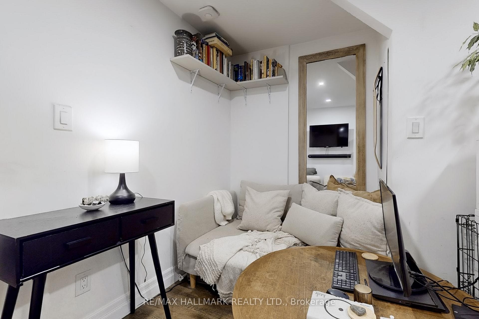 Tenanted lower-level