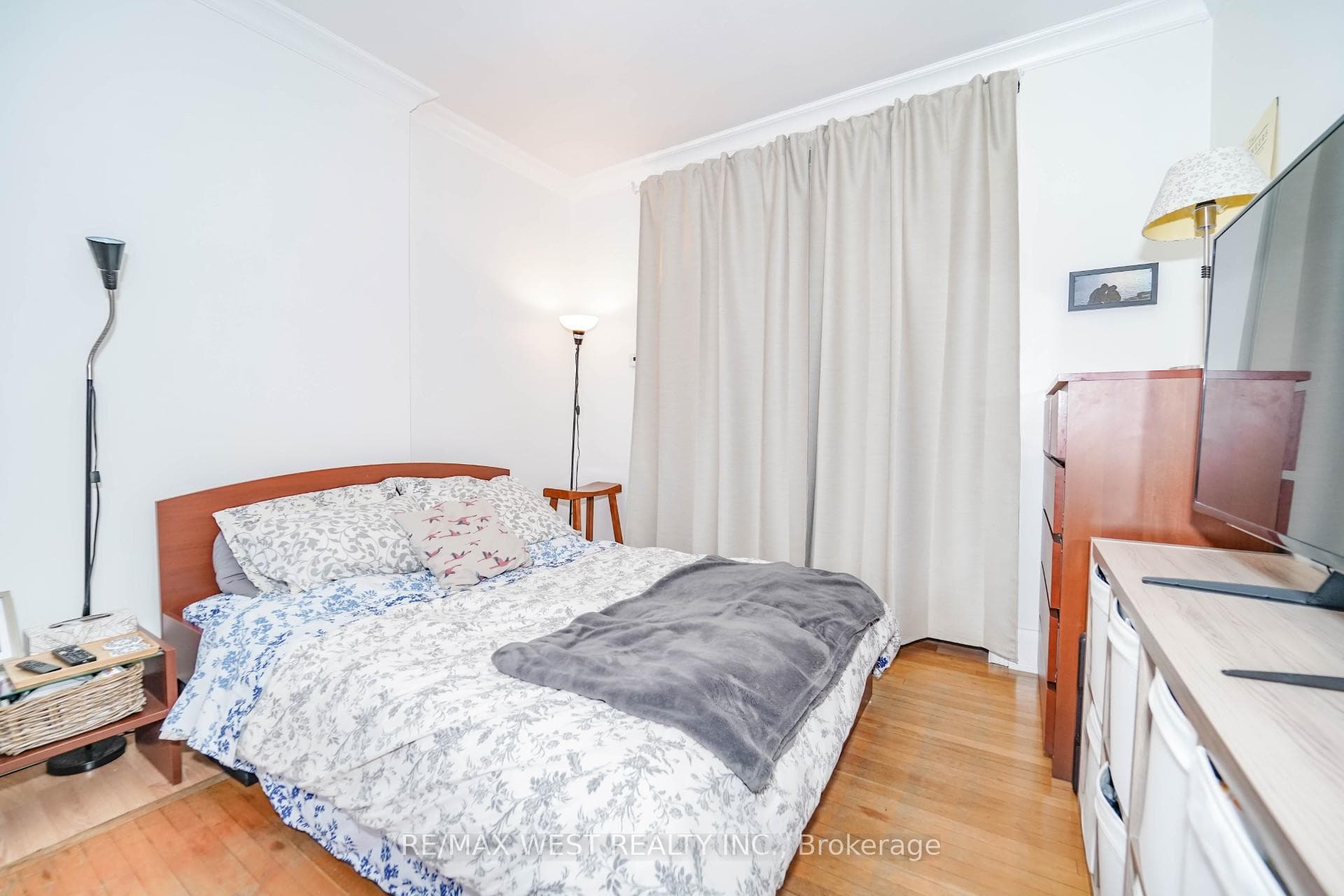 1529 Dufferin Street photo 7
