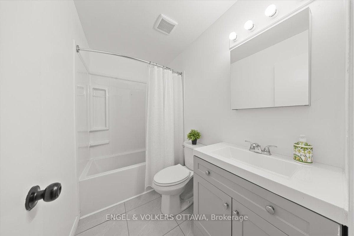 Second floor full bath