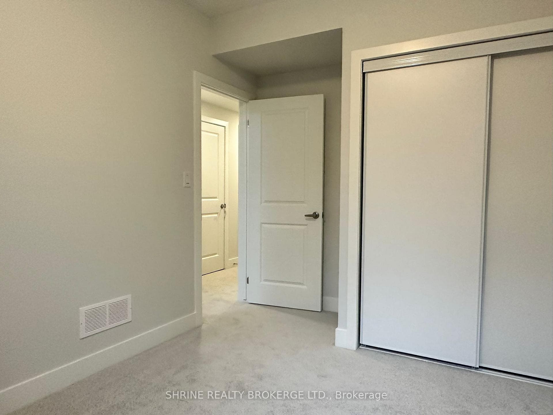 990 Deveron Crescent Unit 1 photo 15
