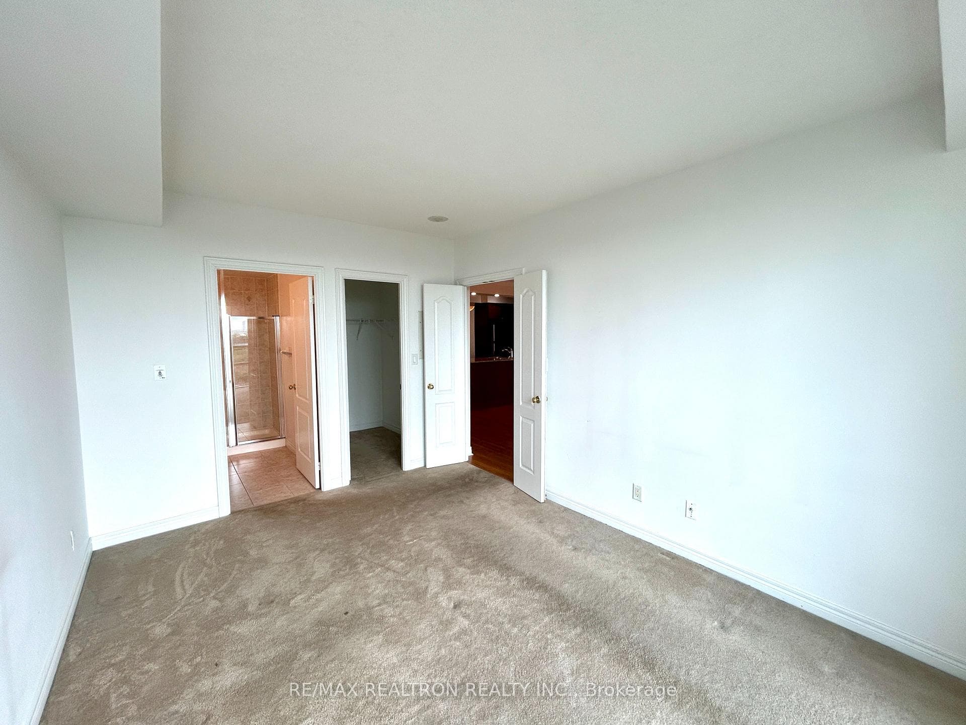 Primary 3-Pc & Walk-In Closet