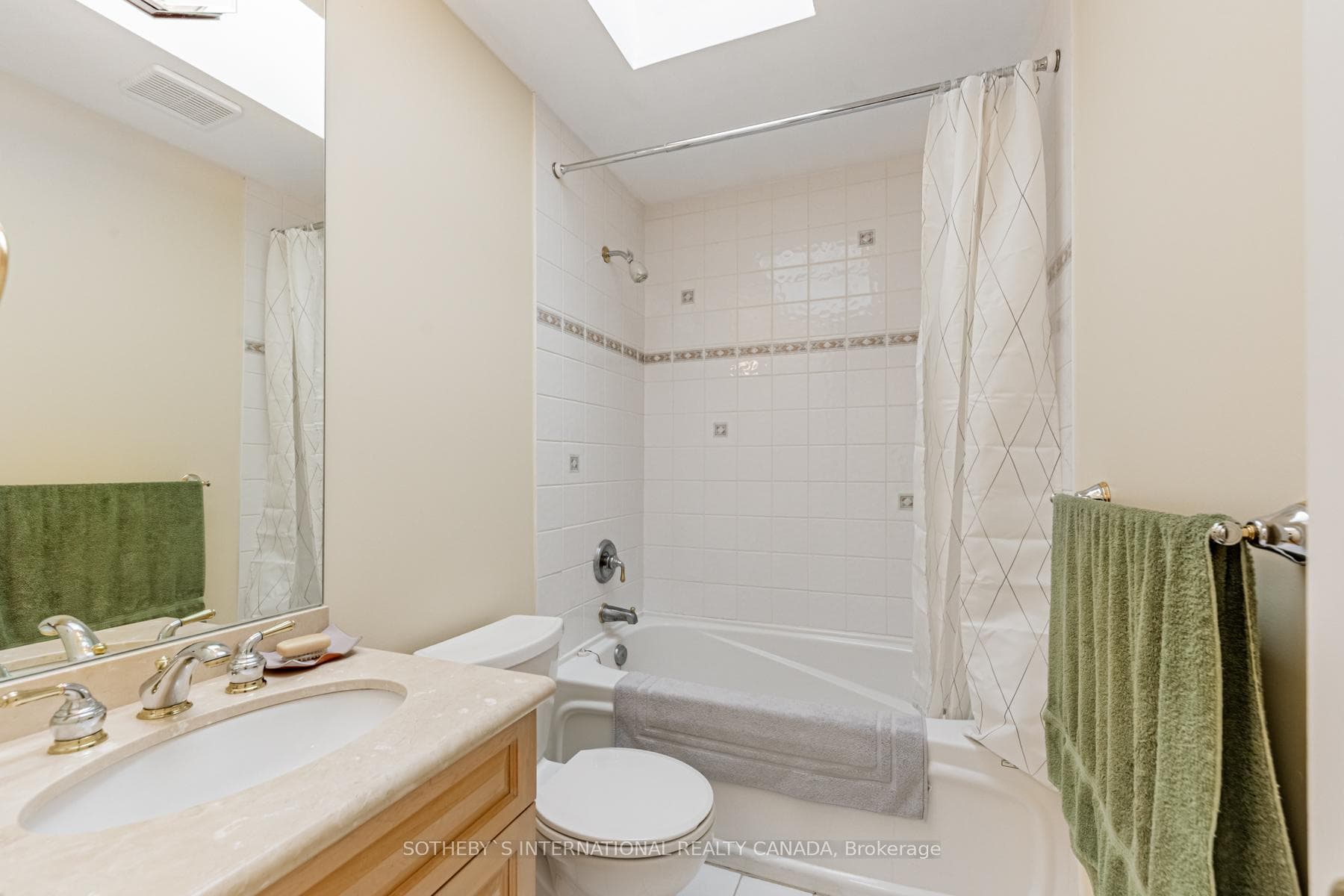 Main 4-piece washroom